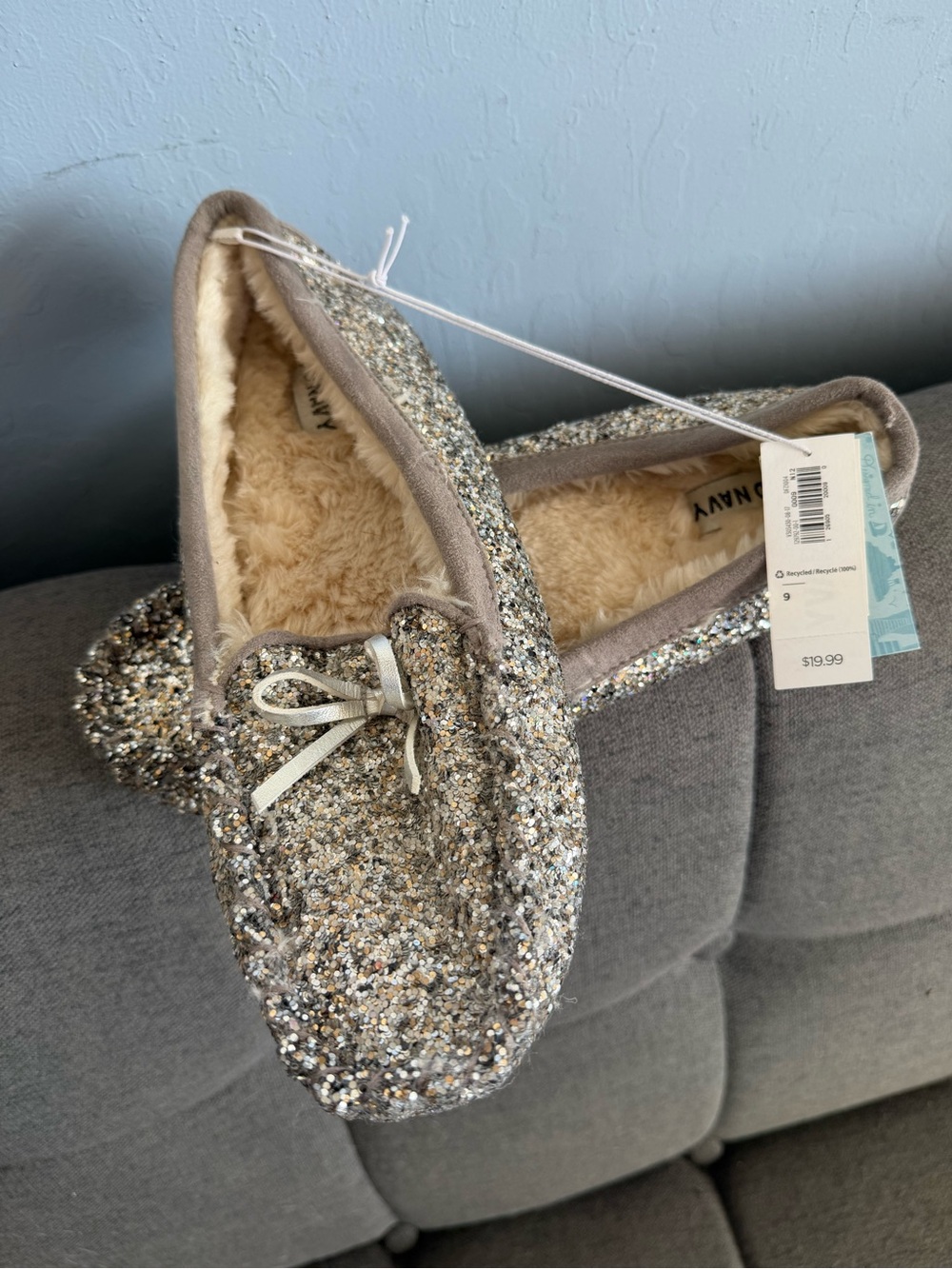 Old Navy Silver Glitter Faux-Fur Lined Women's Slippers